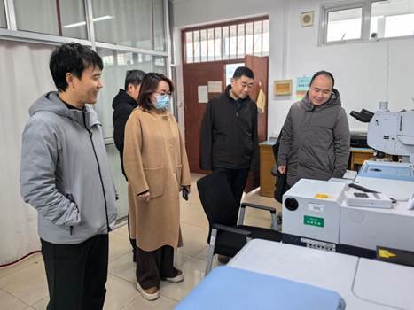 检查实验设备运行3